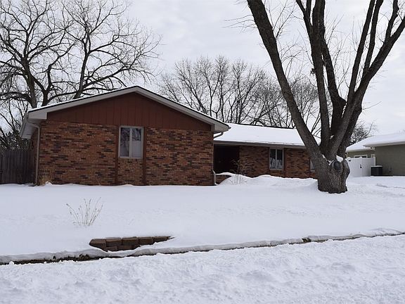 3rd image of 1800 Pinedale Ave