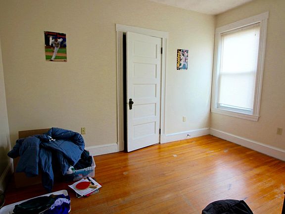 5th image of 420 Essex St #1