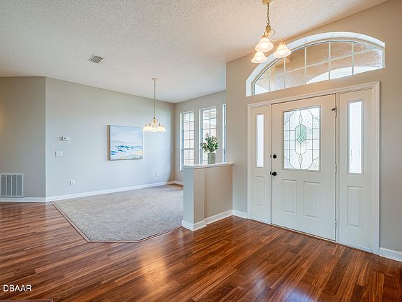 5th image of 1921 S Palomar Dr