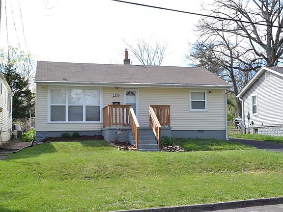 3rd image of 2209 Wallis Ave