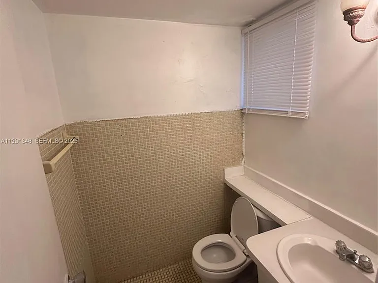 1530 NE 191st St #205 — Photo 2