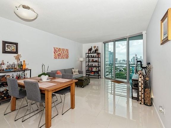 3rd image of 325 Biscayne Blvd #2518