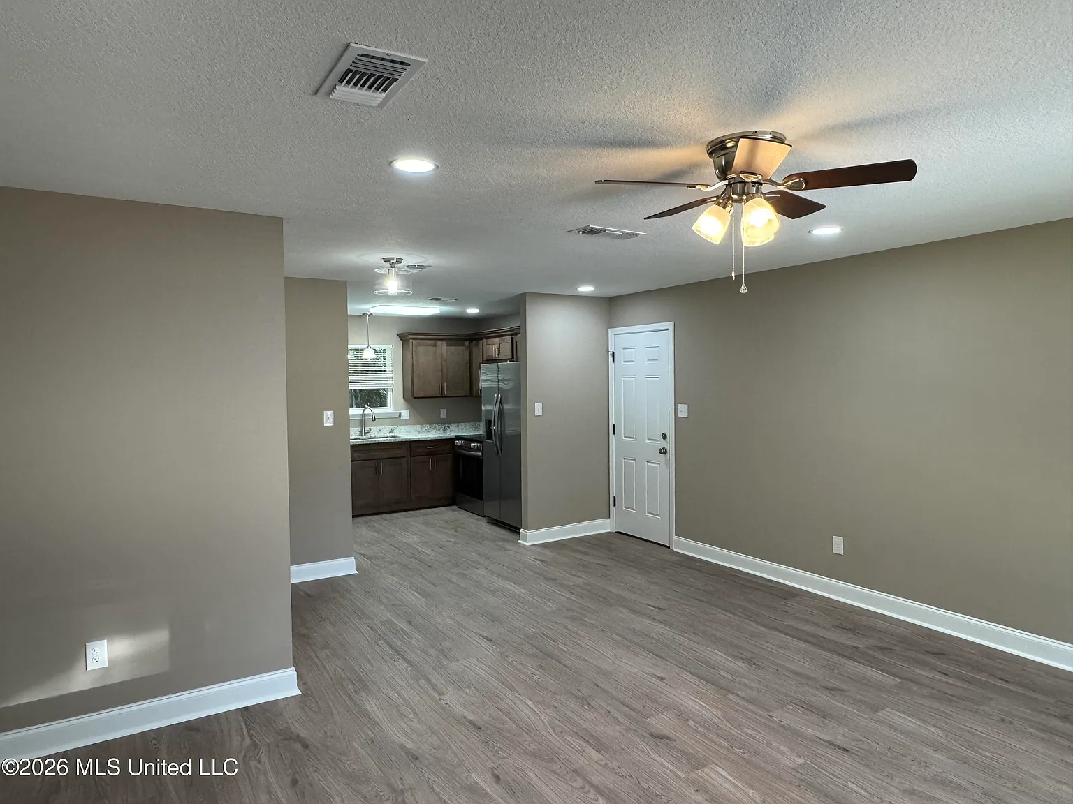 2 bed, 2.0 bath, 1020 sqft, $1,700 — Photo 4