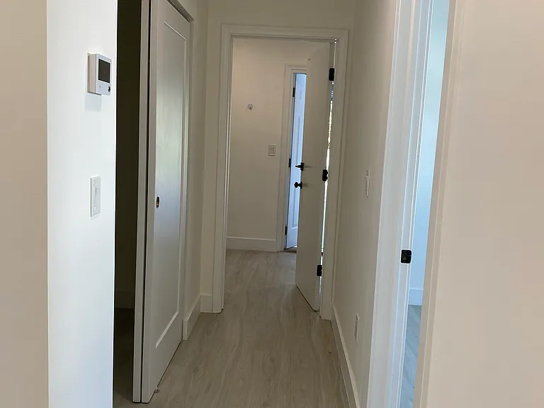 619 SW 3rd St — Photo 16