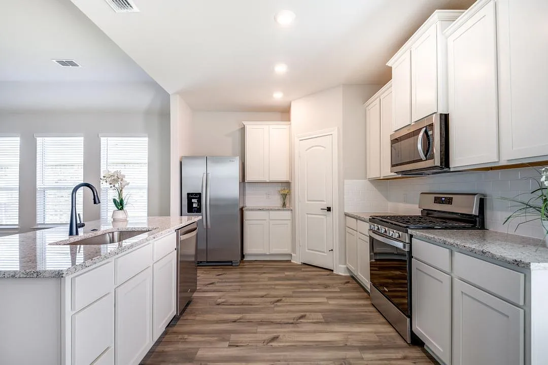 1009 Calhoun Dr — Photo 3