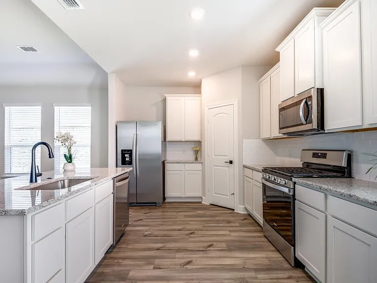 1009 Calhoun Dr — Photo 3