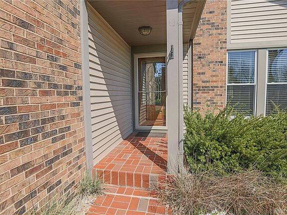 3rd image of 2261 Robleigh Dr