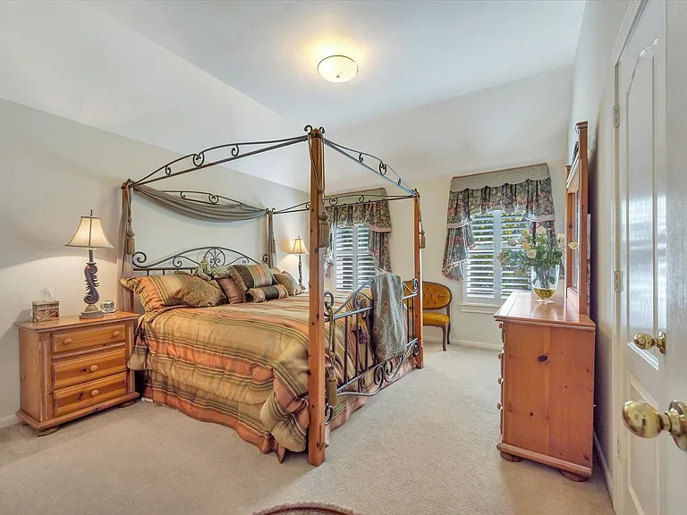 1639 Lakeside Enclave Dr — Photo 32