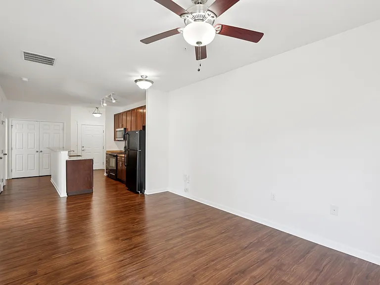 Catherine 36 Apartments — Photo 6