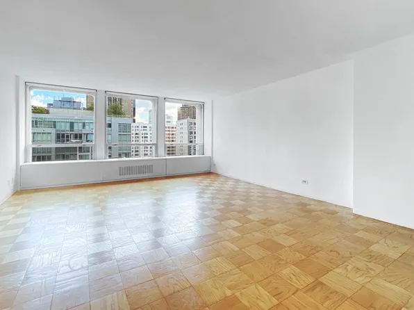 300 East 33rd Street image 2 of 16