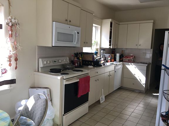 3rd image of 88 Roosevelt Pl