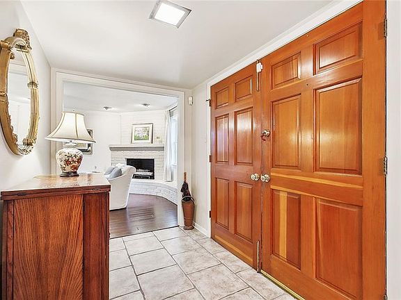 3rd image of 1813 Woodrow Ave