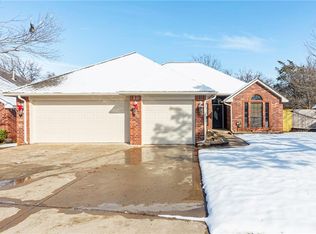 1733 Del Simmons Dr, Edmond, OK 73003