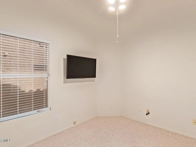 1175 W Myrna Ln — Photo 23