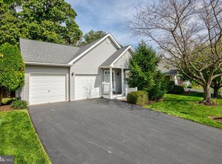 403 E Glenview Dr, West Grove, PA 19390