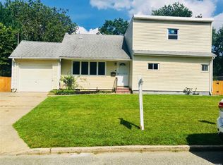 223 Claywood Dr, Brentwood, NY 11717
