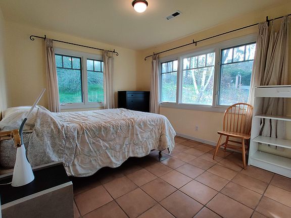 3rd image of 315 Atherton Ave