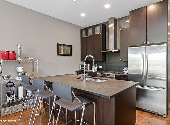 5th image of 852 N California Ave APT 2S