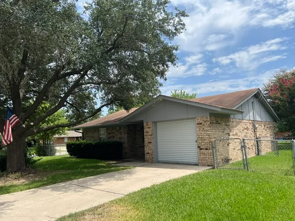 1512 Patricia Dr, Gainesville, TX 76240
