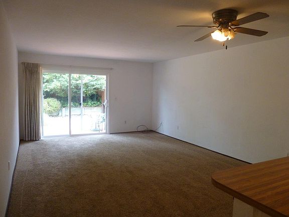3rd image of 450 Vineyard Pl