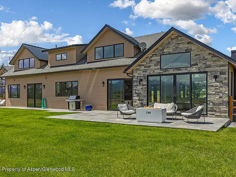 577 Fox Run Dr — Photo 38
