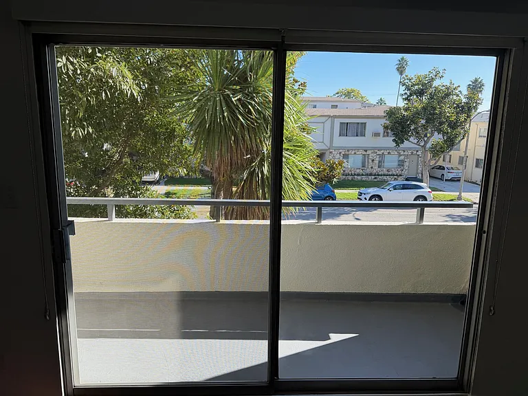 221 S Doheny Drive — Photo 18