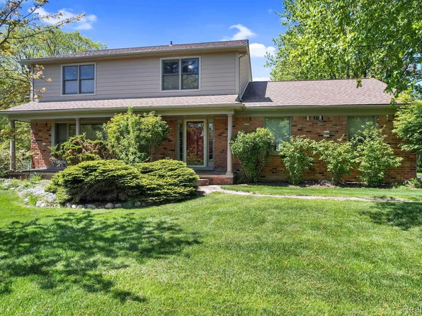 29065 Oak Point Dr, Farmington Hills, MI 48331