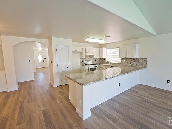 5th image of 404 Gandola Dr