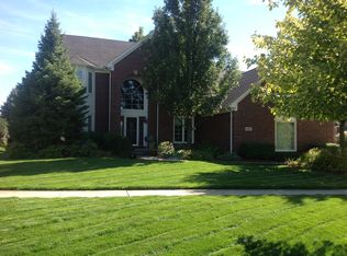 1027 Rochelle Park Dr, Rochester Hills, MI 48309