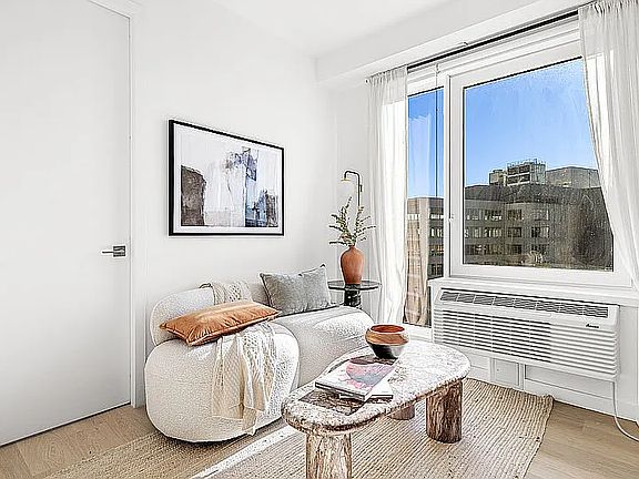 5th image of 150 Lawrence St #1902