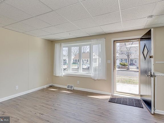 3rd image of 917 Rigg Rd