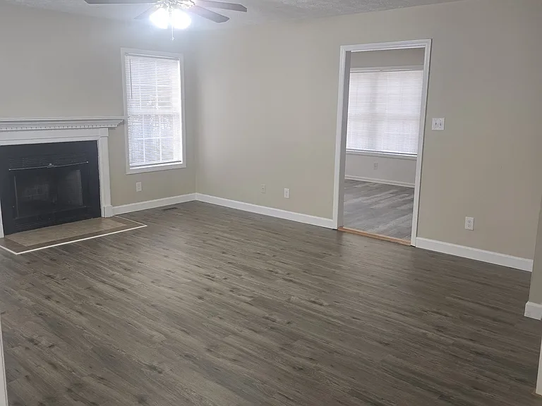 652 Connors Cv — Photo 24