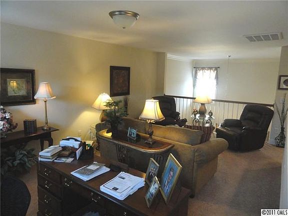 5th image of 2040 Oxford Heights Ln #2040
