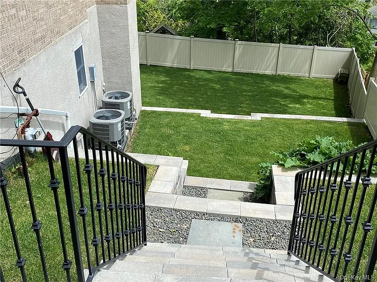 433 New Rochelle Rd — Photo 34