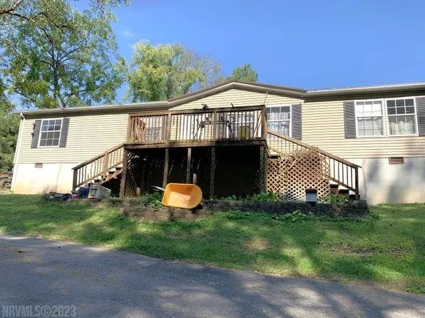 696 Mill Rd, Pearisburg, VA 24134