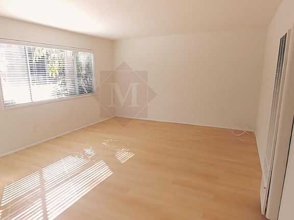 5th image of 249 Verano Dr APT 2