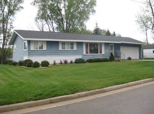 802 E Chestnut St, Pardeeville, WI 53954
