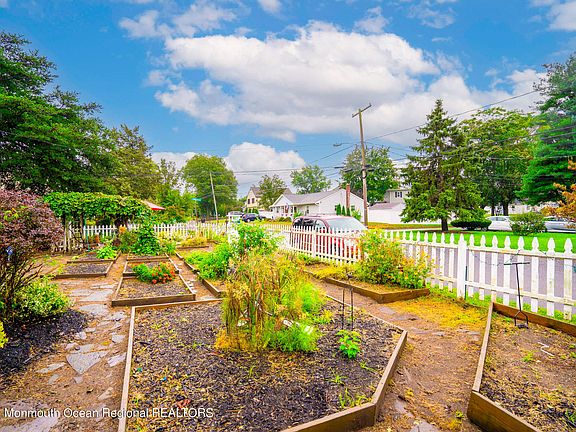 4th image of 36 Vermont Avenue