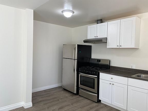 3rd image of 4712 Elmwood Ave APT 4