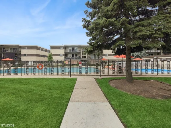 935 8th Ave APT 1, La Grange, IL 60525