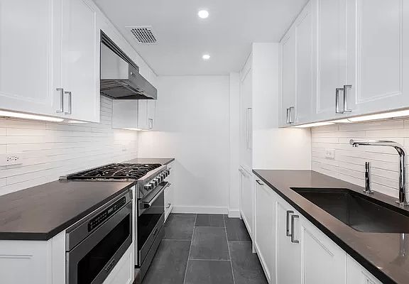 3rd image of 20 E 68th St APT 15C