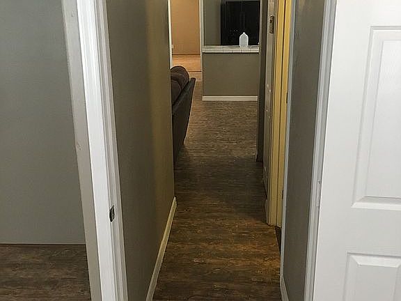 4th image of 510 S 98th Way