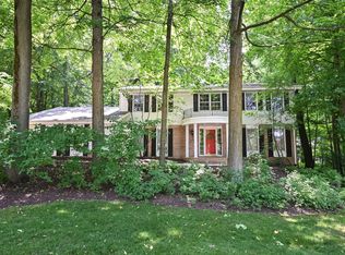 18435 Le Chateau Dr, Brookfield, WI 53045