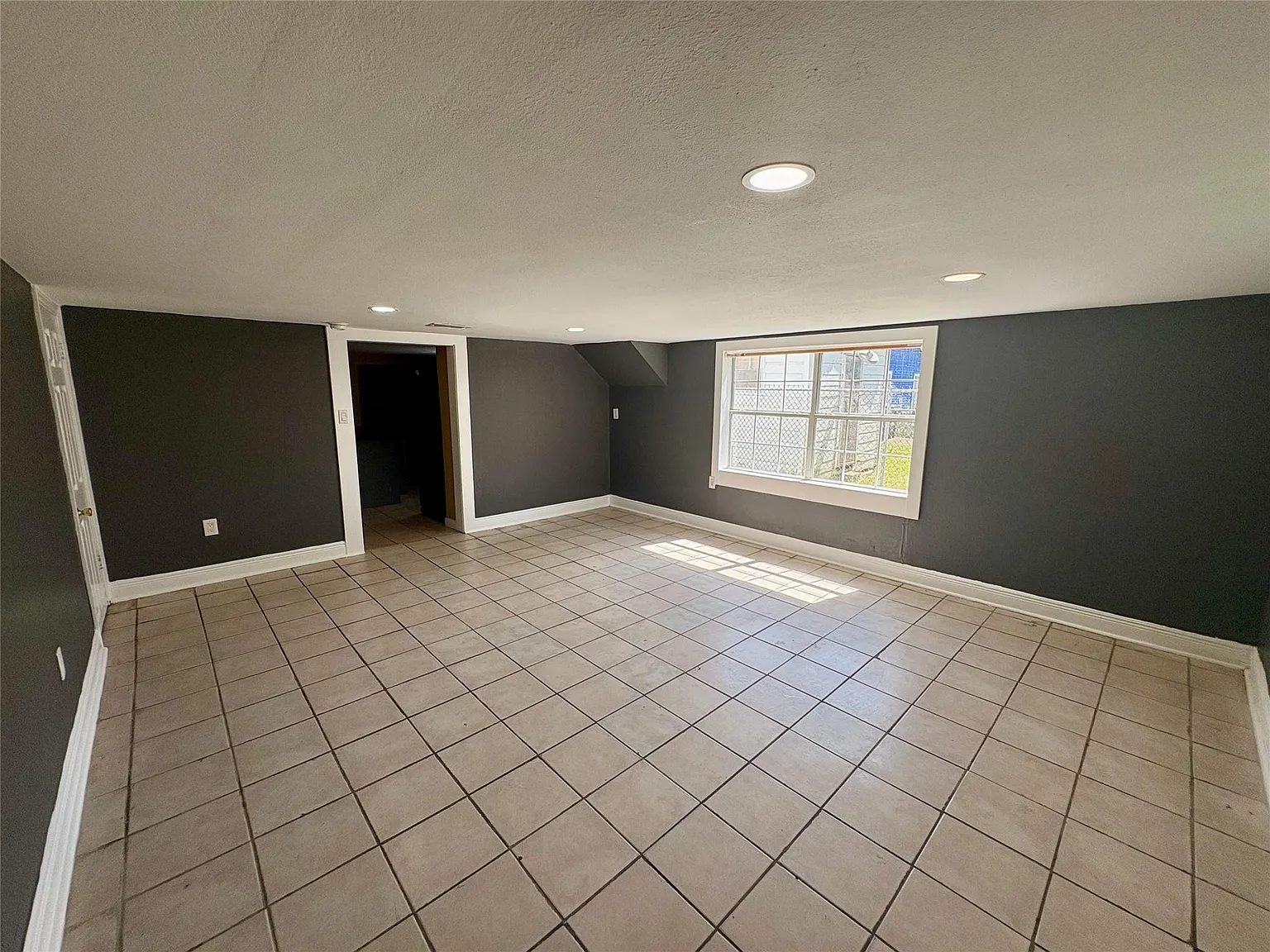 2 bed, 1.0 bath, 1200 sqft, $1,450 — Photo 2