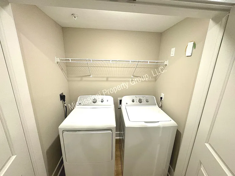 Savannah Flats — Photo 13