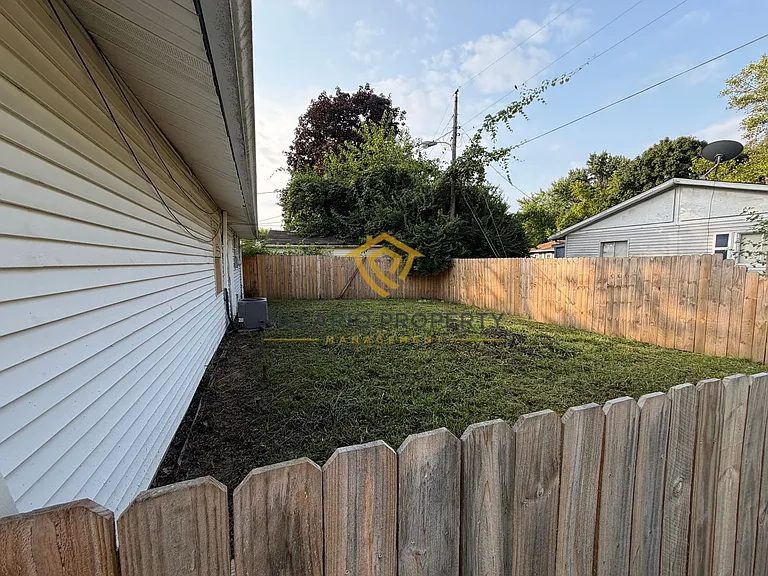 3211 Milan St — Photo 13