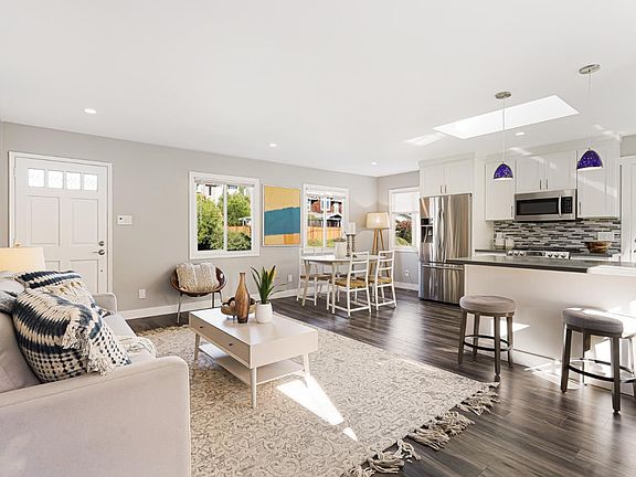 5th image of 736 Lakemead Way