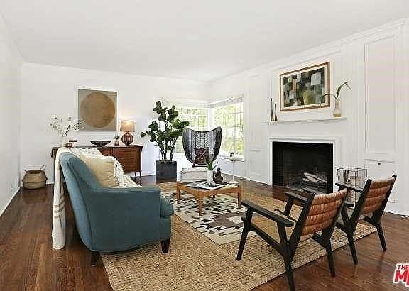 3rd image of 2720 Hollyridge Dr