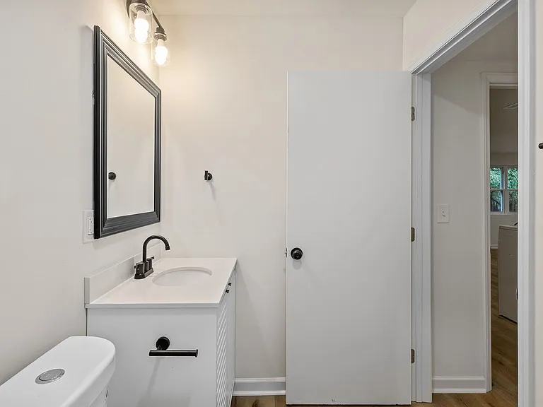 1121 West End Blvd — Photo 4