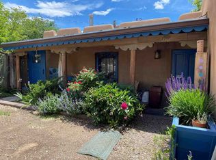 102 Martyrs Ln, Taos, NM 87571